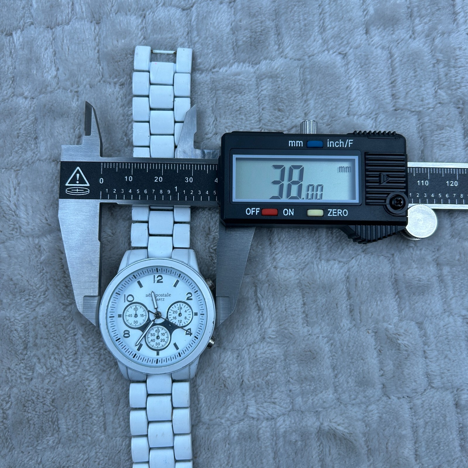 Ladies Aeropostale Round White Link Bracelet Analog Watch New Battery