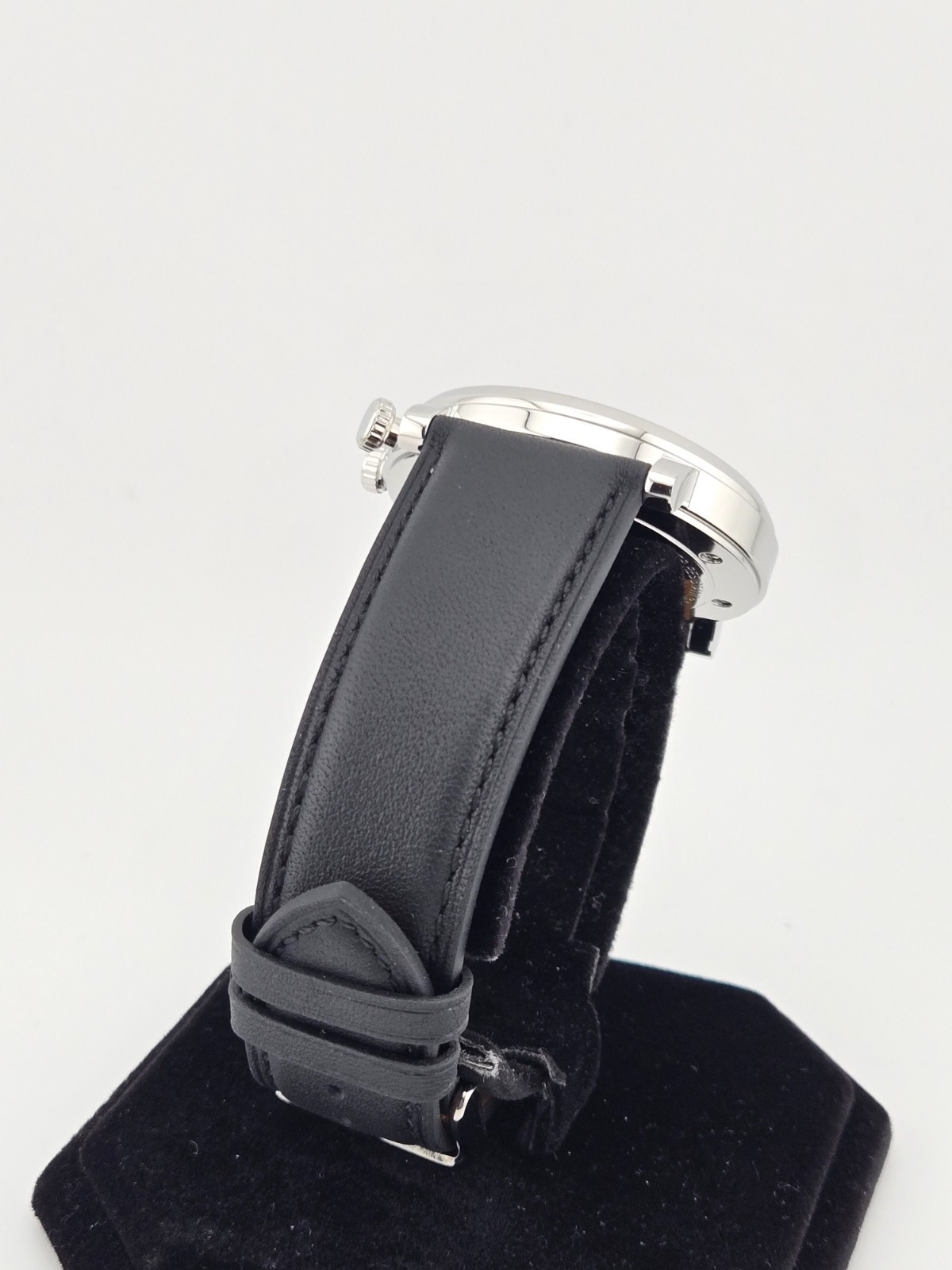 Gucci G-Chrono Men’s Black Dial Black Leather Strap Watch – YA101361