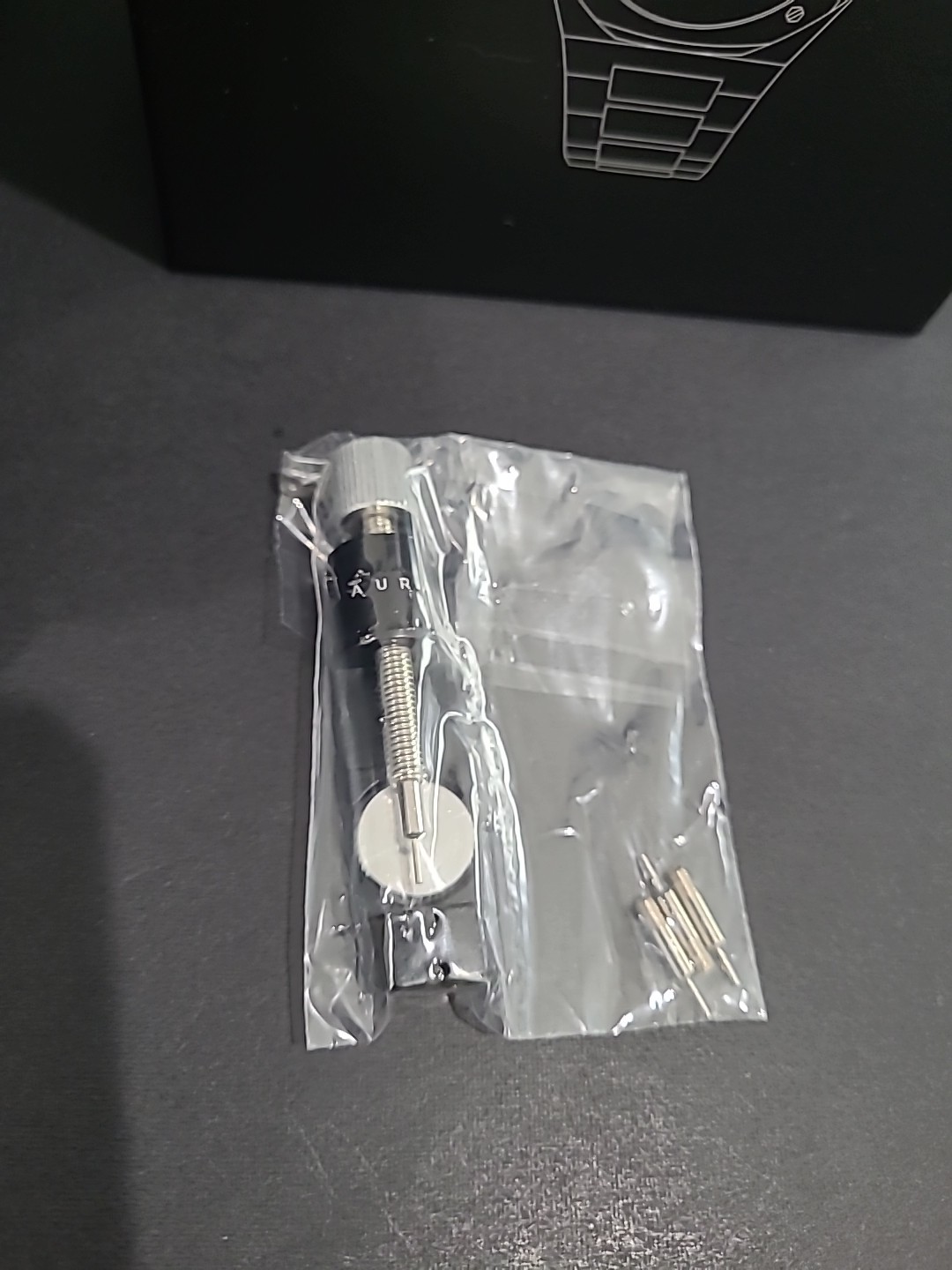 AURA Automatic 1023: Steel Watch 40mm. Seiko NH35A Self-winding w/ Date