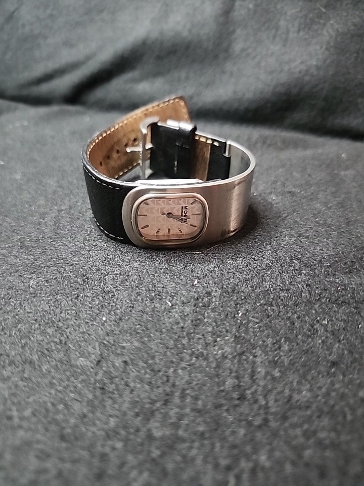 MK WATCH USED BLACK LEATHER BAND WITH METAL BUCKLE