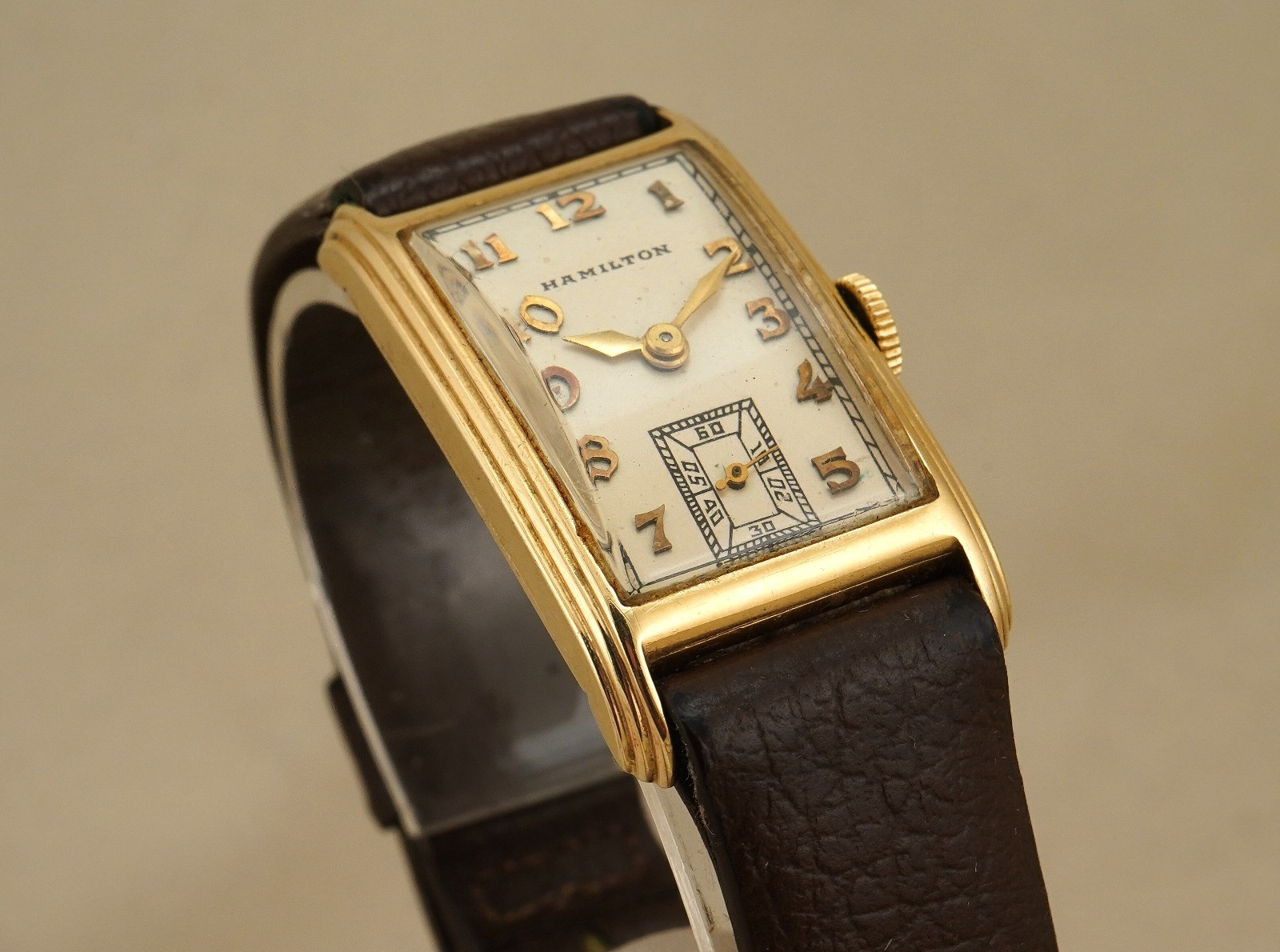 VINTAGE HAMILTON SHERWOOD 14K GOLD 20MM WIDE FANCY-SHAPE ARABIC NUMBERS 1930-40S