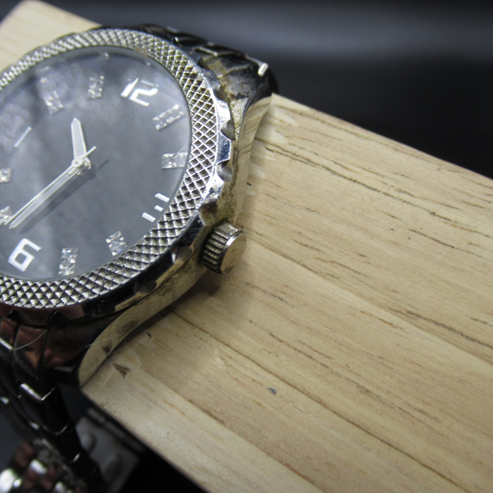 FMD Men’s Black Dial Silver-Tone Quartz Watch Diamond-Cut Bezel Link Bracelet