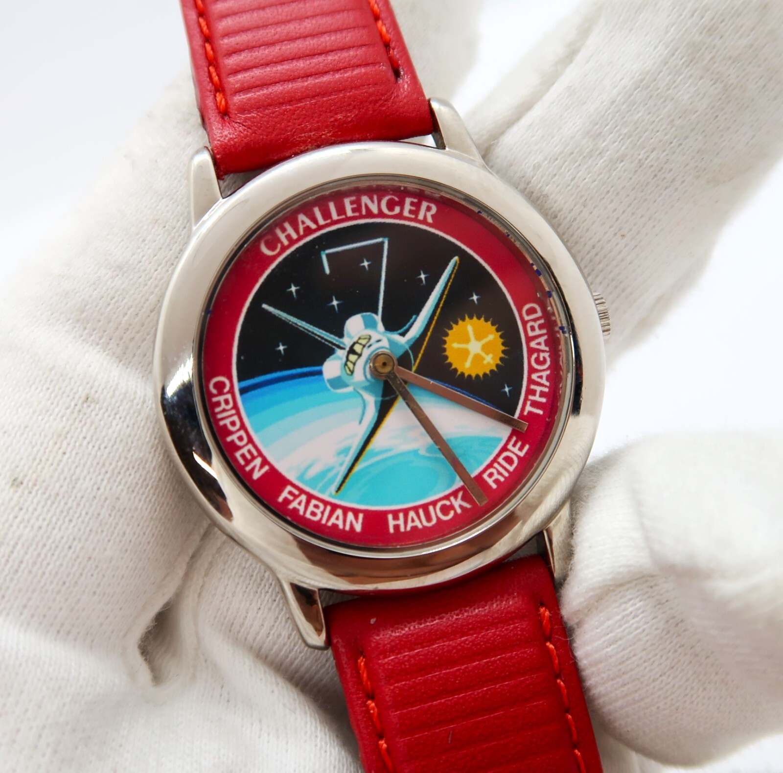 NASA, Space “Challenger 7”, RARE UNISEX Red Leather Band QZ CHARACTER WATCH,165