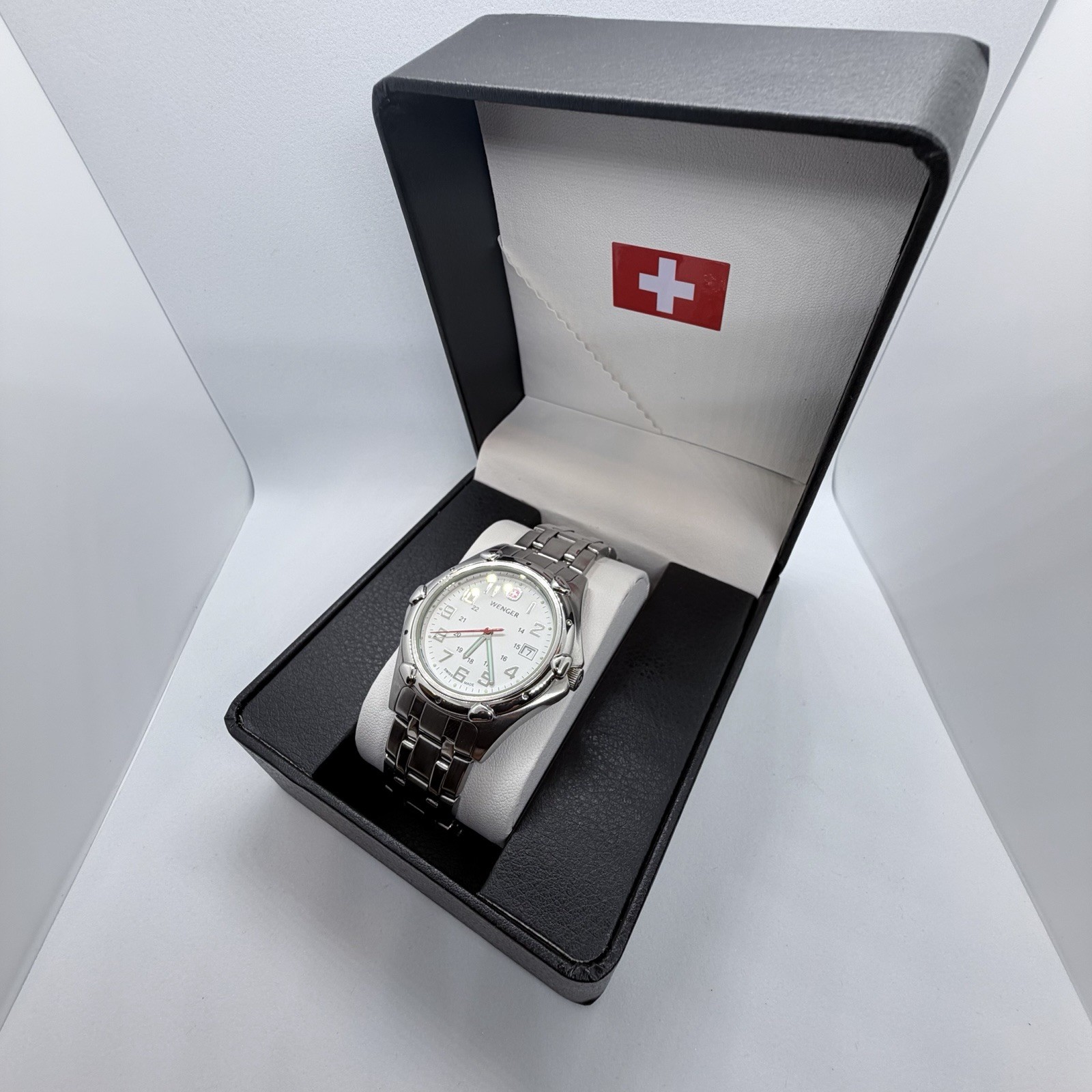 Wenger Swiss Army Men’s Vintage Field Watch – Refurbished with Box #2M