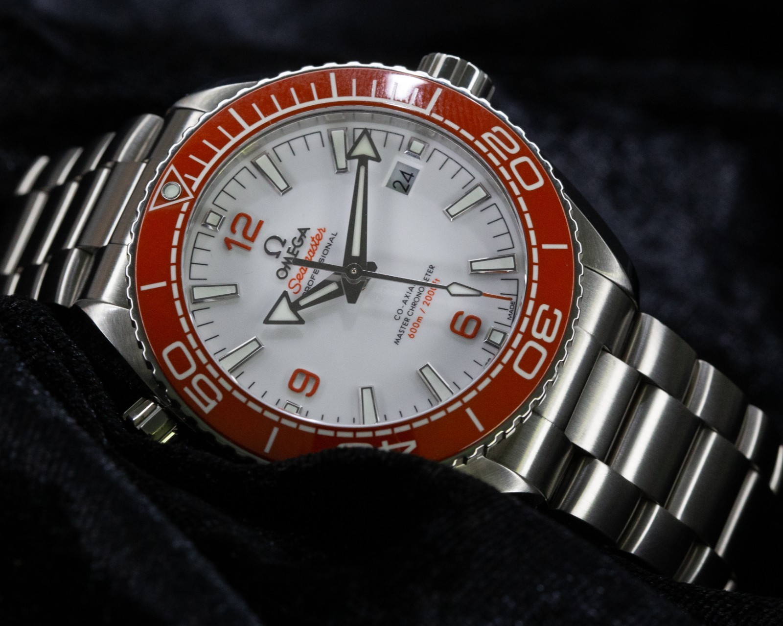 Omega Seamaster Planet Ocean 600M “Creamsicle” | Ref. 215.30.44.21.04.001