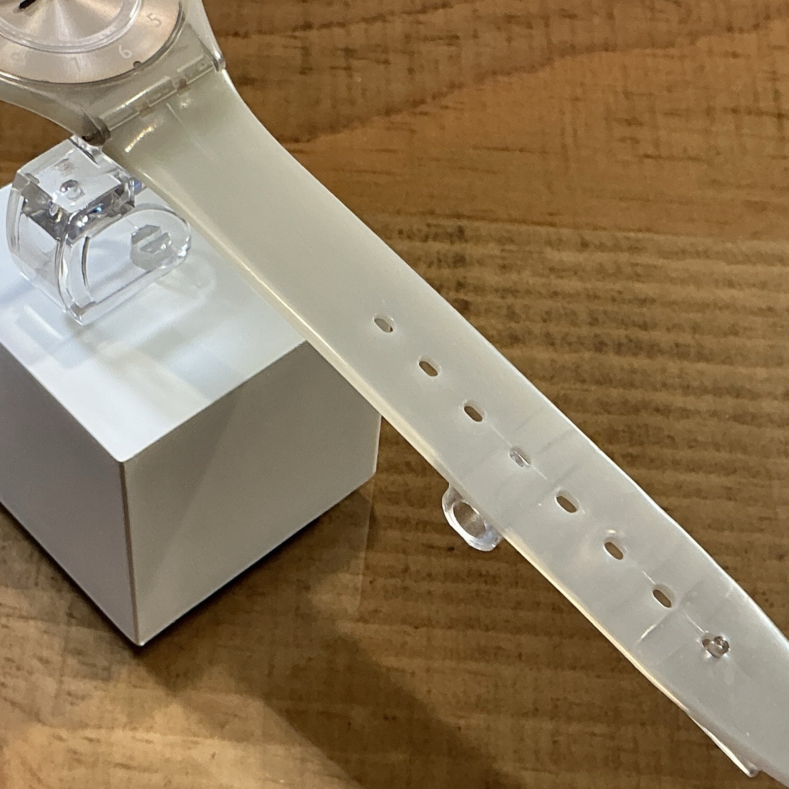 SKIN – ULTRA THIN – CHAMPAGNE DIAL / SEMITRANSPARENT STRAP – 34mm