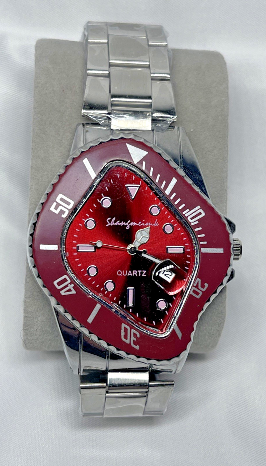 Shangmei Red Rhombus Bezel Luminous Date Men’s Watch Analog Quartz