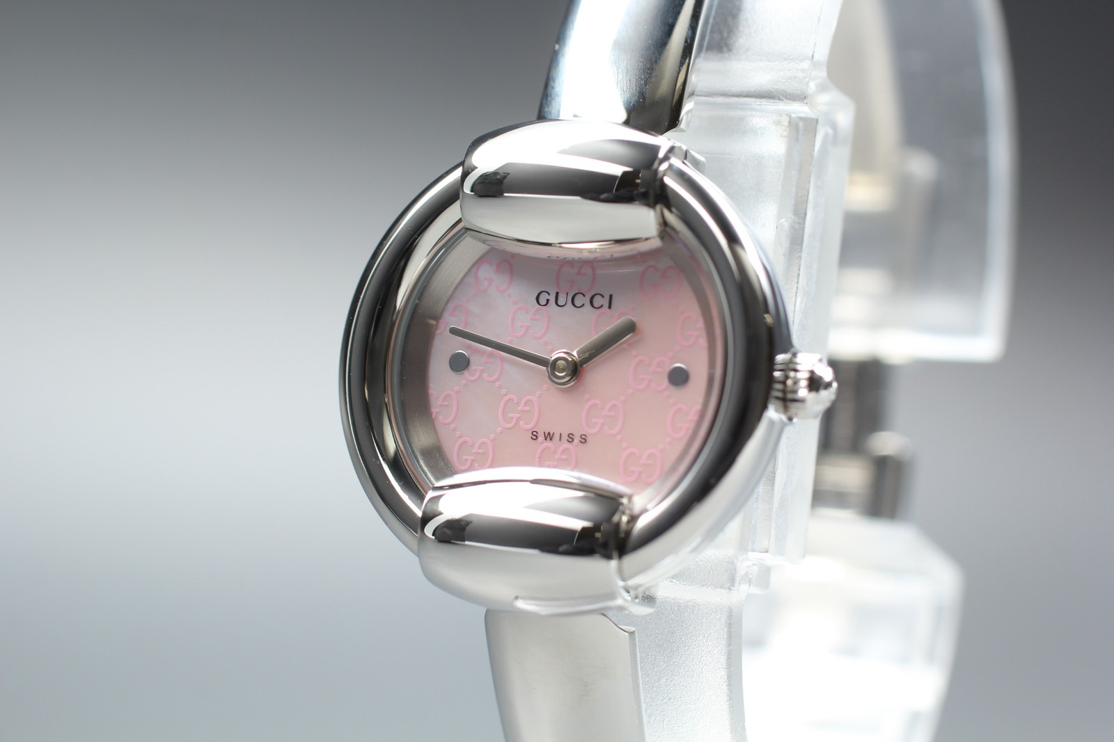 [Near MINT+] GUCCI 1400L 26mm Silver Pink Shell Dial Bangle Quartz Women’s Watch