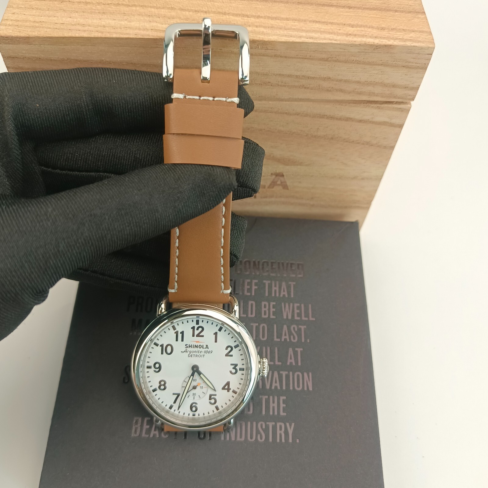 Shinola The Runwell Men’s 41mm with Tan Leather Strap Chronograph Quartz Watch