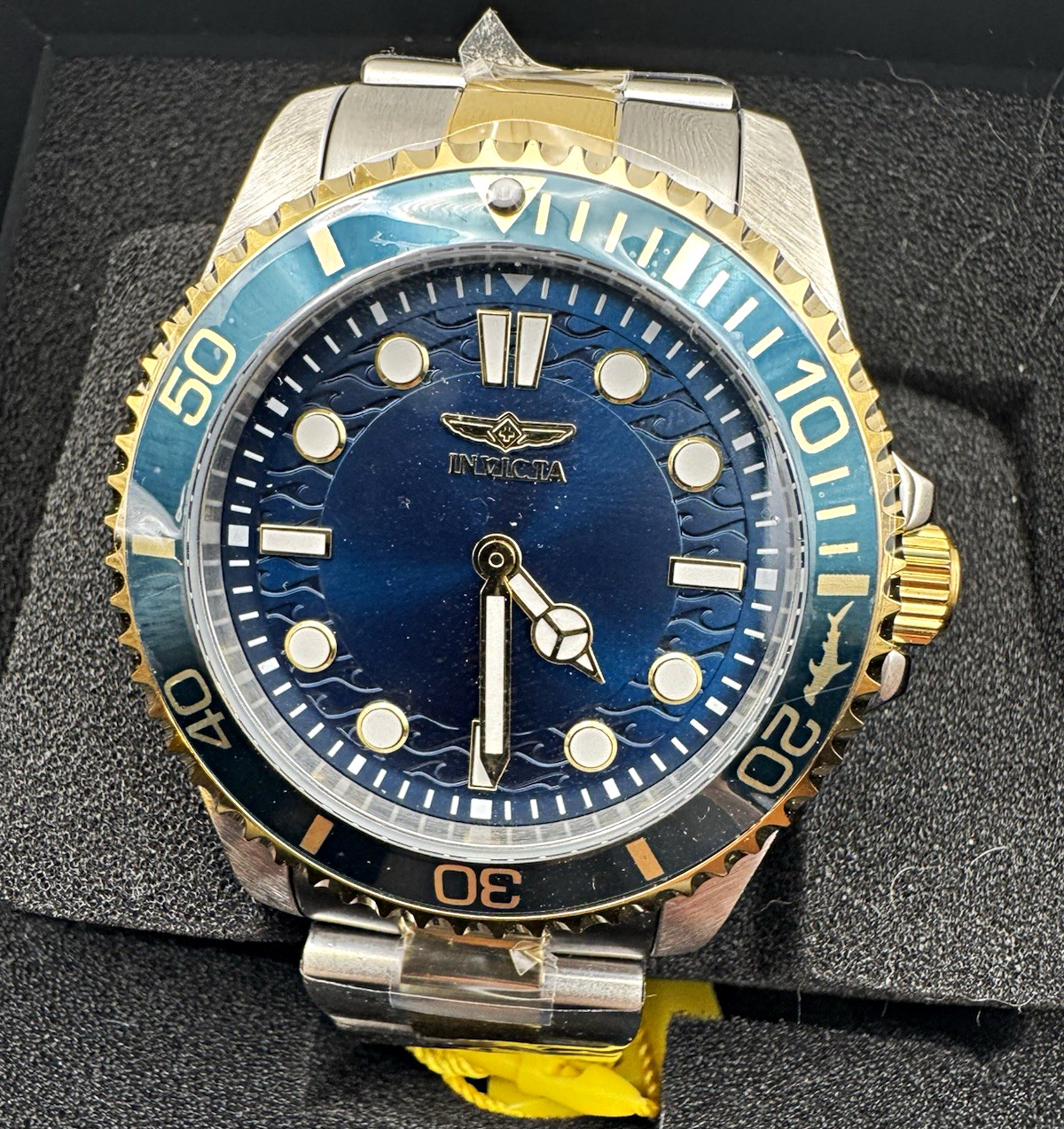 Invicta 40996 Diver Quartz 100m Blue Ocean Wave Dial Two-Tone SS 43mm Box