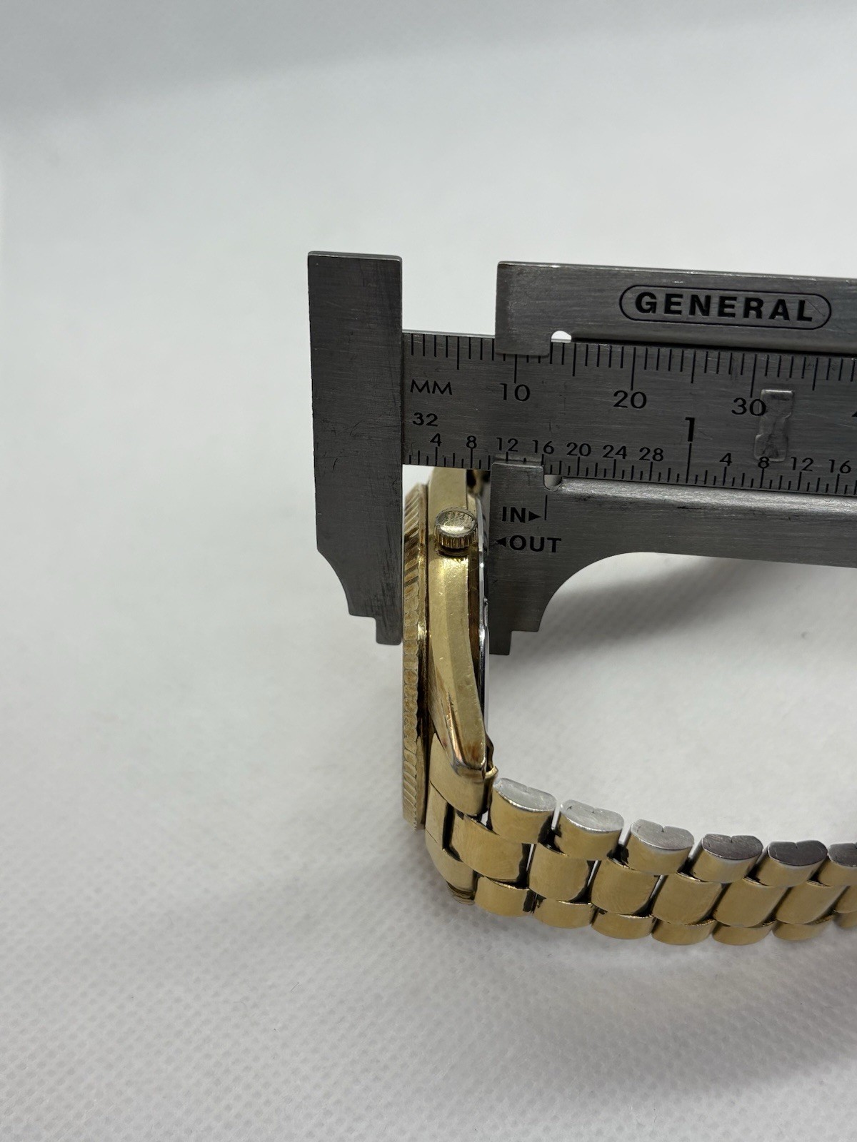 Vintage Seiko SQ President 6923-8089 Gold Tone Fluted Bezel Day Date Men’s 1985