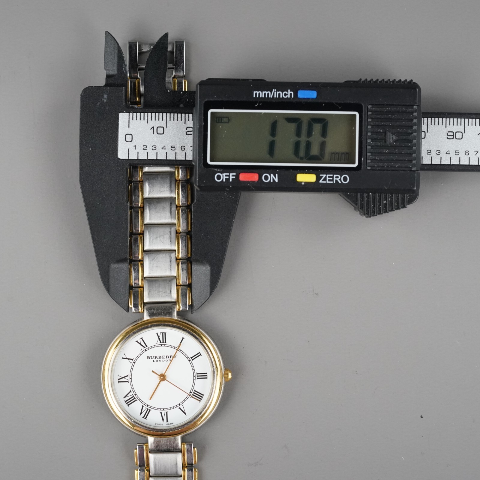 Burberrys Vintage 11500G Men’s Watch Silver 34mm New Battery 5 3222