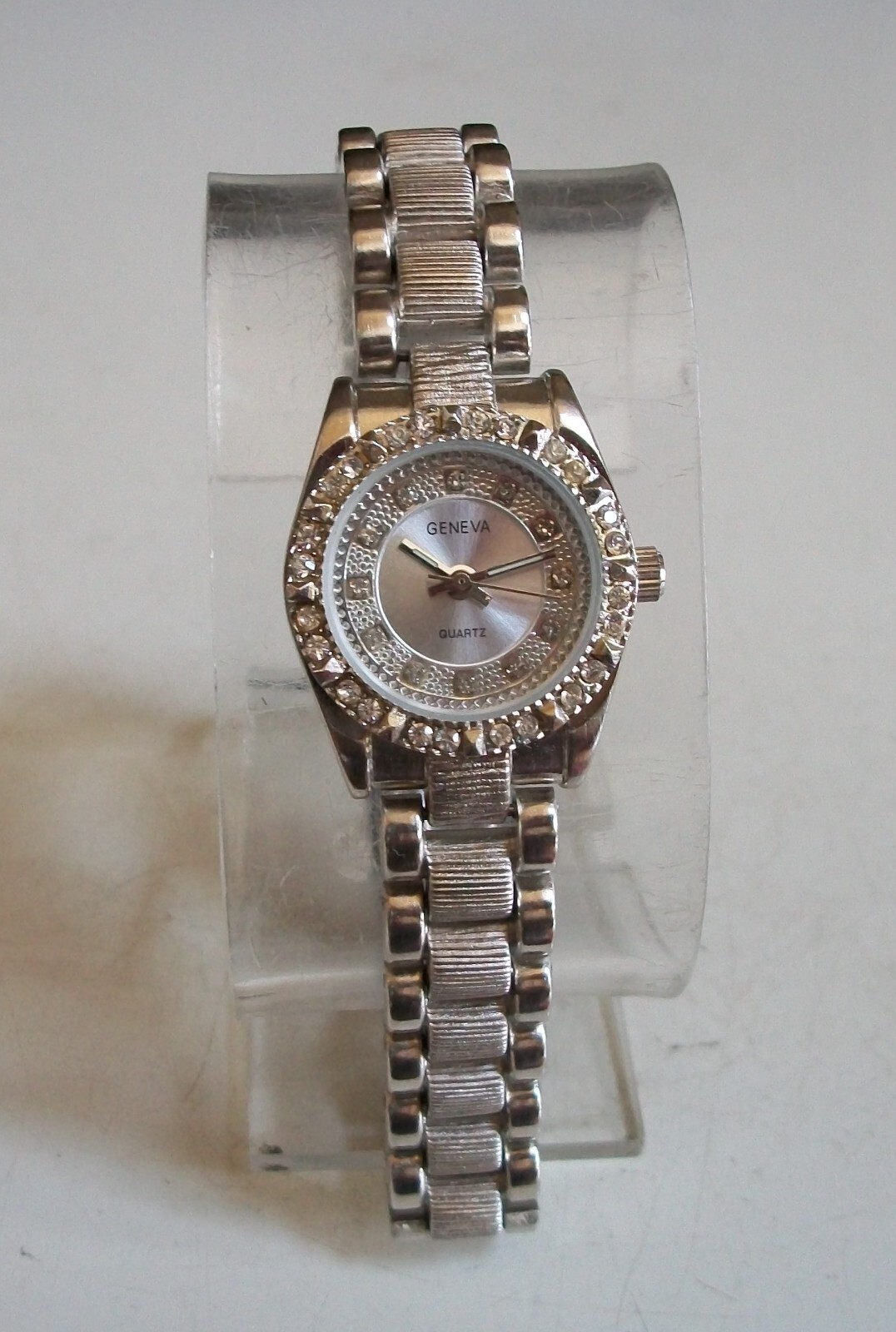 WOMEN’S GOLD & SILVER FINISH MULTICOLOR DIAL STONE GENEVA FASHION CASUAL WATCH