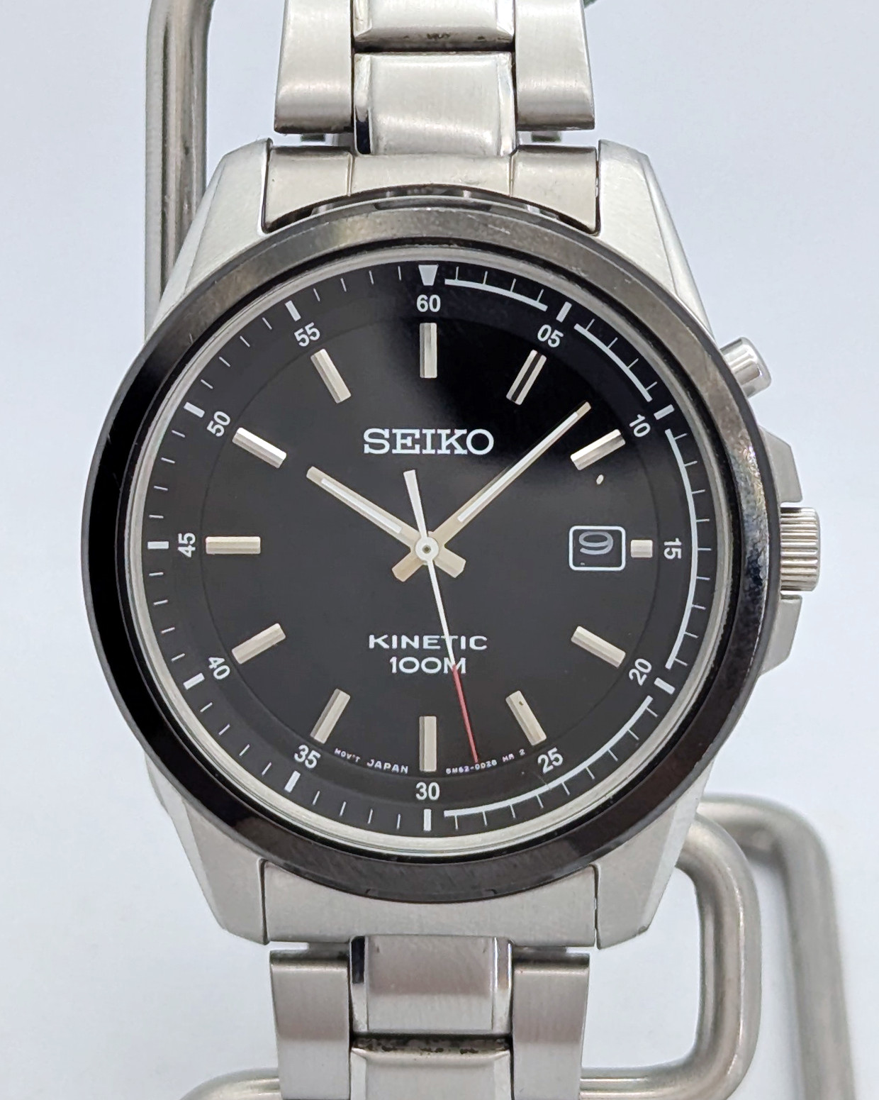 Seiko Kinetic 100M 5M62 Black Dial Silver Bracelet | New Capacitor