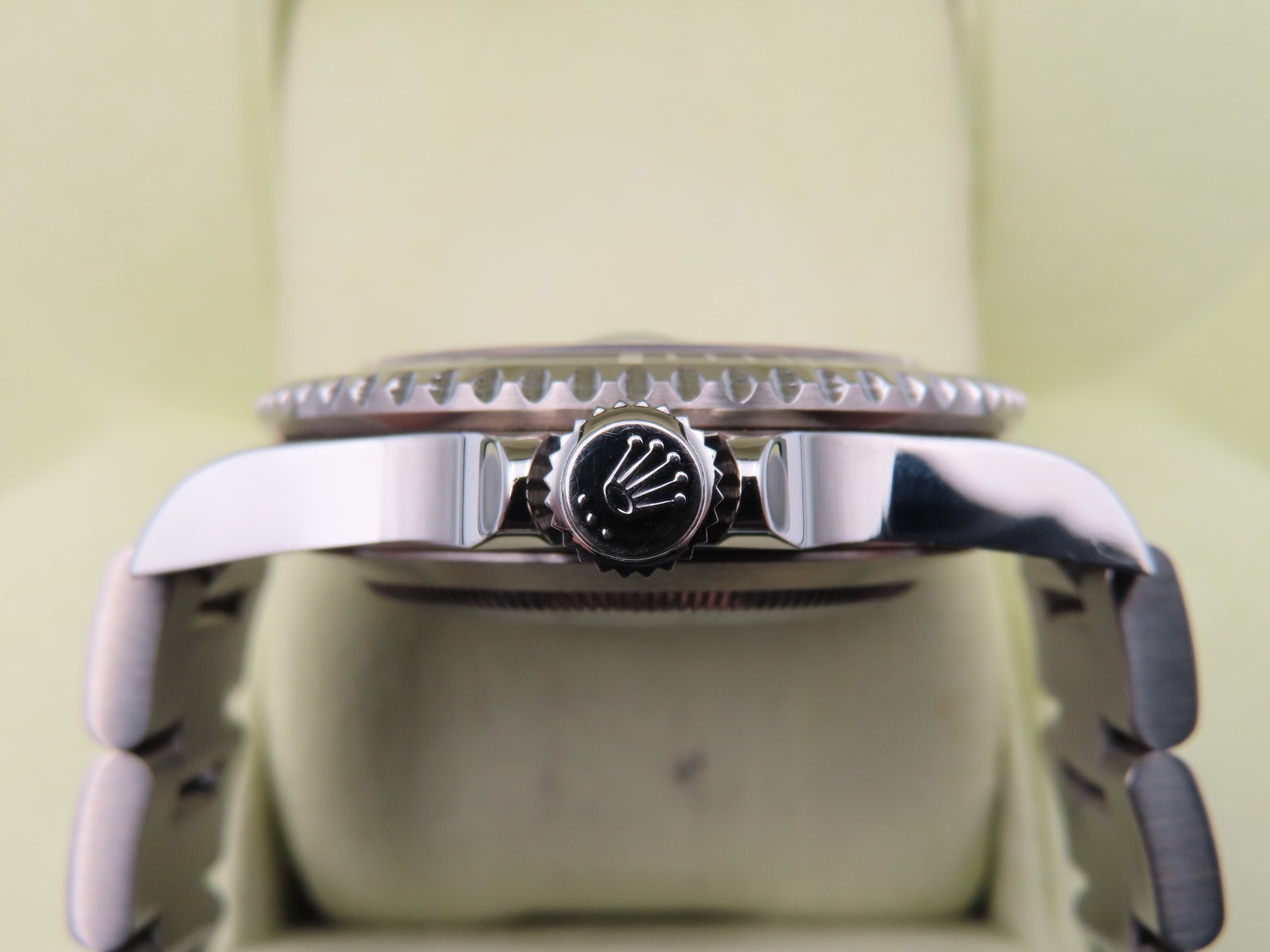2007 Rolex Submariner Date 16610 Unpolished Men’s 40mm Wristwatch Box Papers