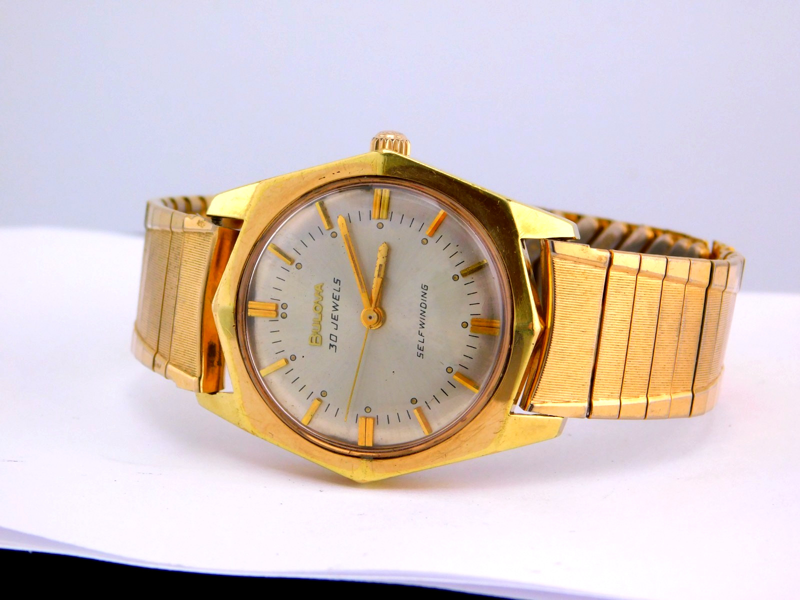 VINTAGE BULOVA COMMANDER “AQ” 30J AUTO 18K GP MENS WRISTWATCH SERVICED C.1967