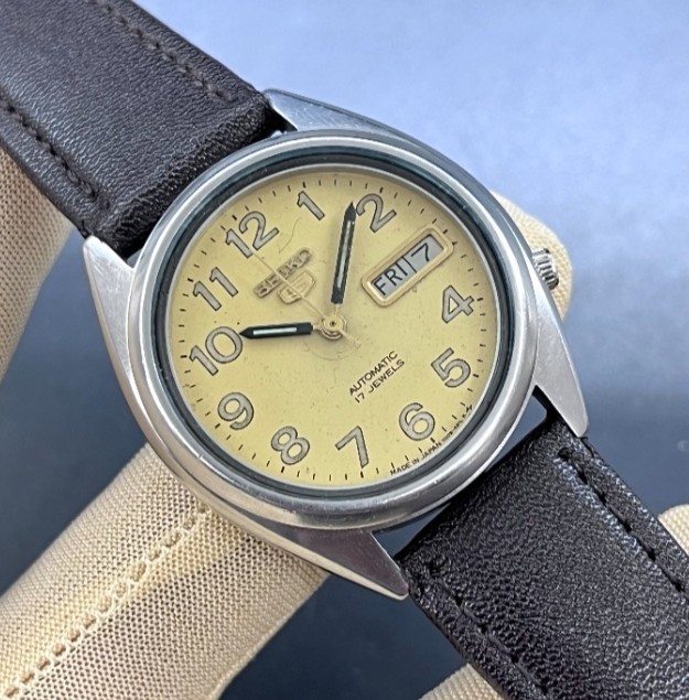 Vintage Seiko 5 Automatic Numeral’s Creamy Dial Japan Made Men’s Watch 7009-3181