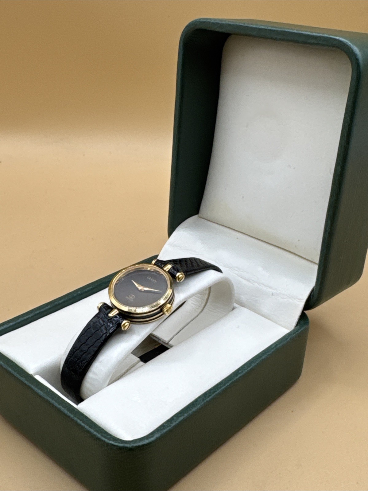 VINTAGE LADIES GUCCI Small Face SWISS QUARTZ WATCH With COA and Original Box