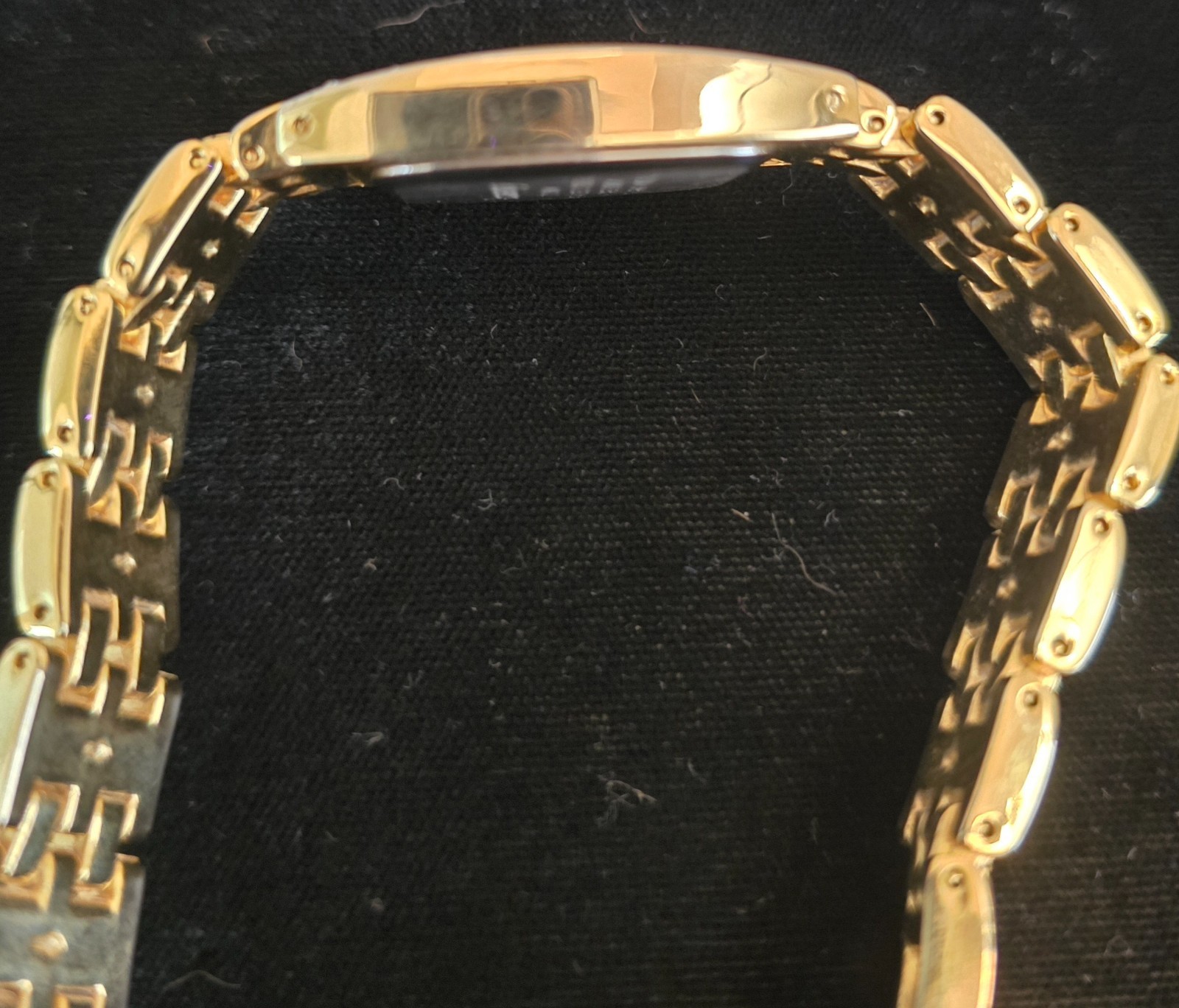 Gramercy CT1064 Gold Tone Women’s Barrel Tank Watch Crystal Bezel Gold Dial EUC