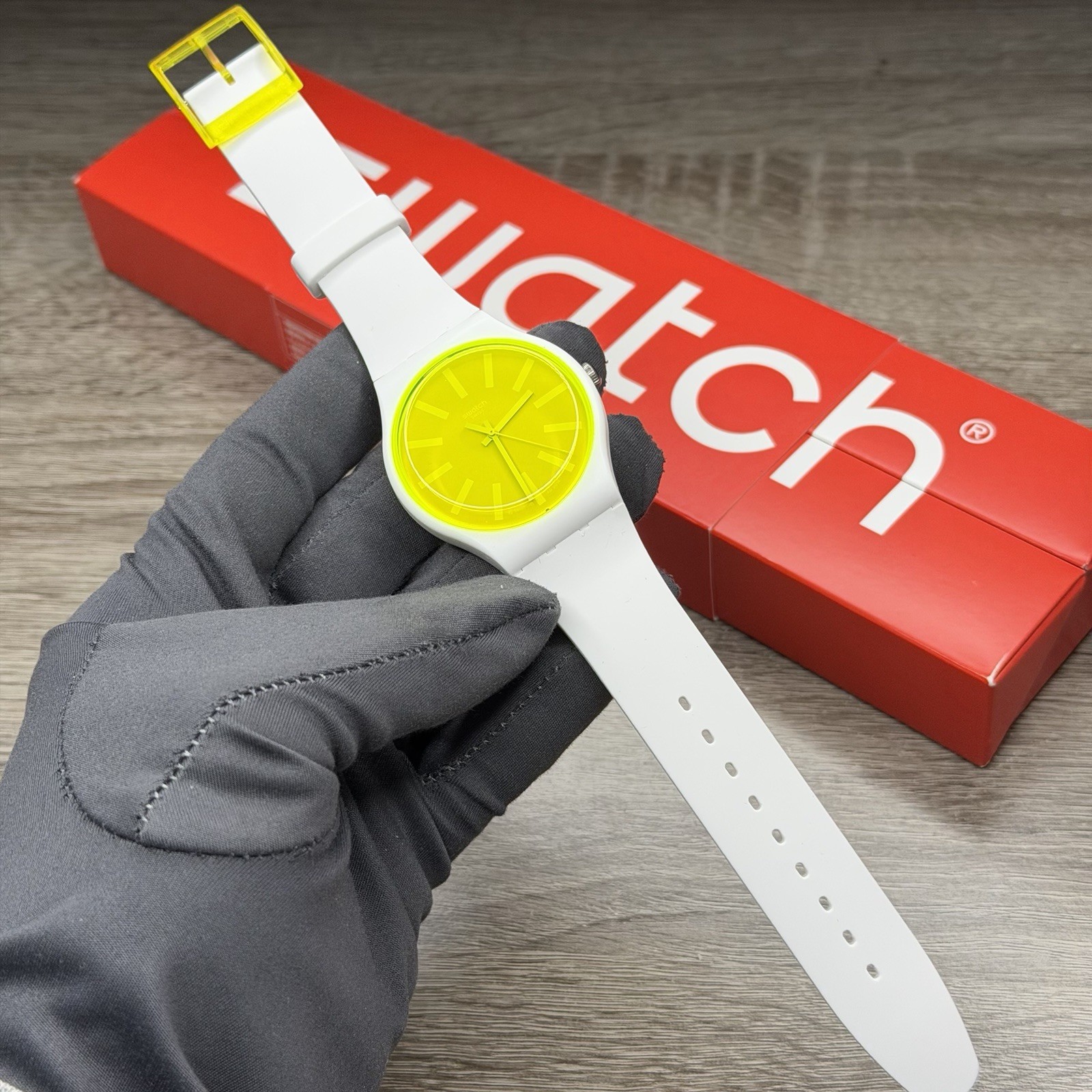 NEW✅LIMITED✅ Swatch Originals LEMONEON White Silicone Yellow Dial Watch SUOW165