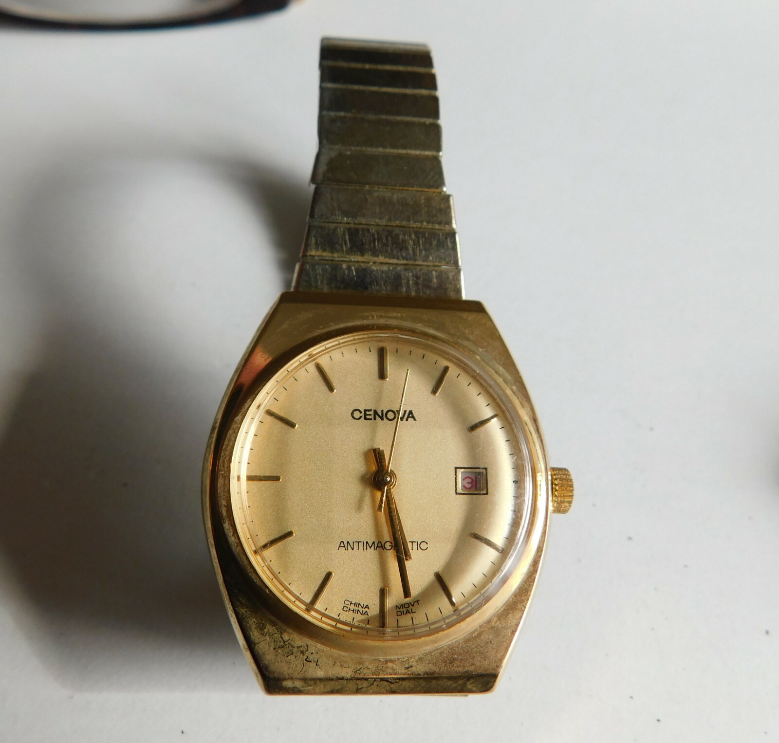 VINTAGE CHINA 1980’S MECHANICAL MEN’S WATCH – CENOVA – RUNS !