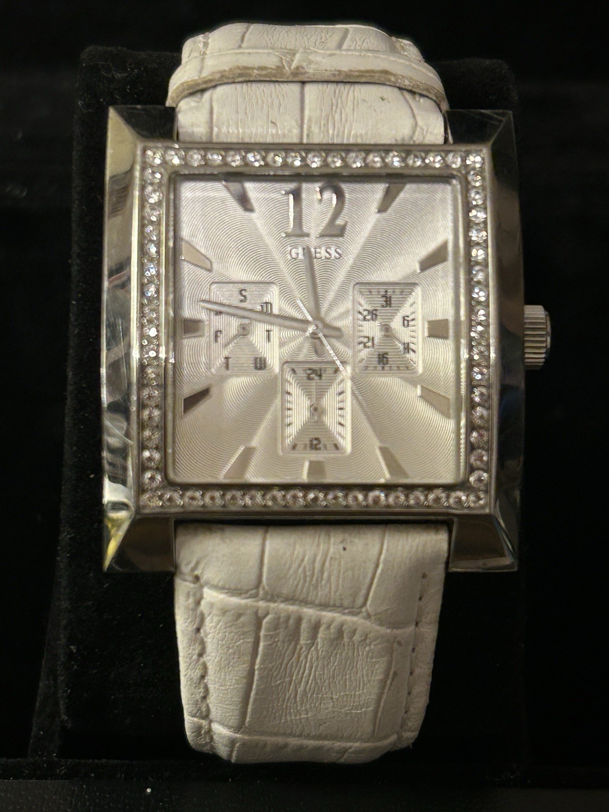 GUESS Timeless Beauty 2004 Rectangular Watch Crystal Bezel New Battery!