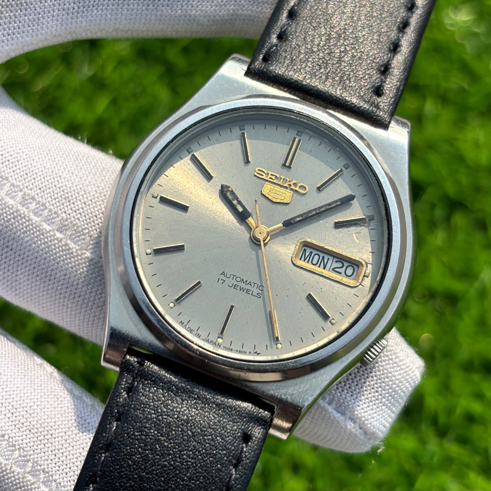 Vintage Seiko 5 Skin Sunburst Dial Automatic Japan Made Men’s Watch 7009-3171