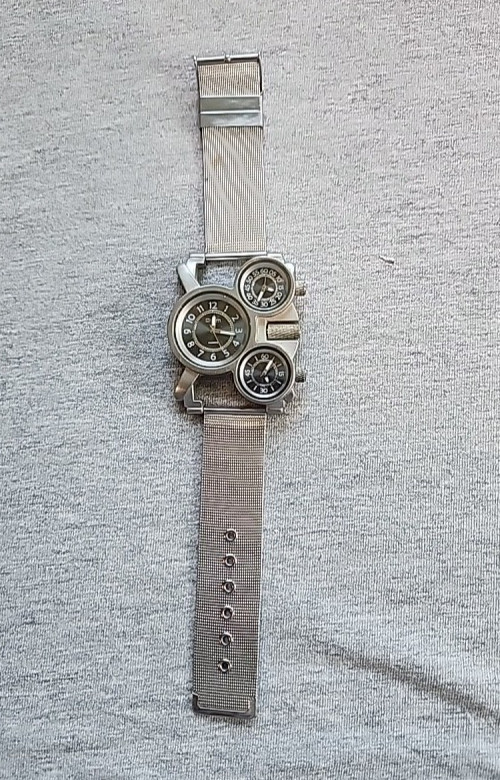 Oulm 1167 Watch – Triple Face Motorcycle Gauge Design – untested