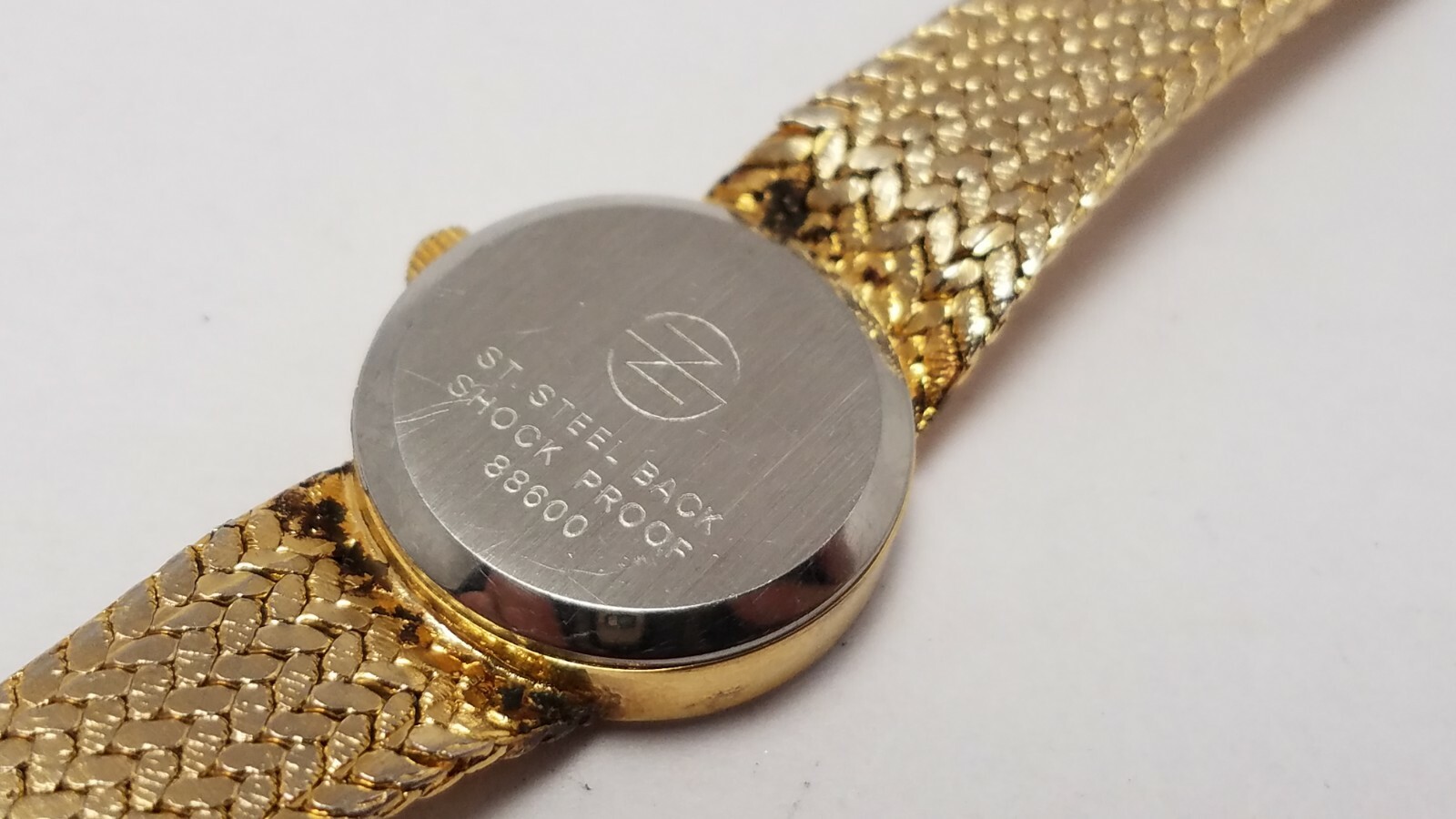 Vintage Suizo Women’s Quartz Gold Tone Watch w/Black Dial – New Battery
