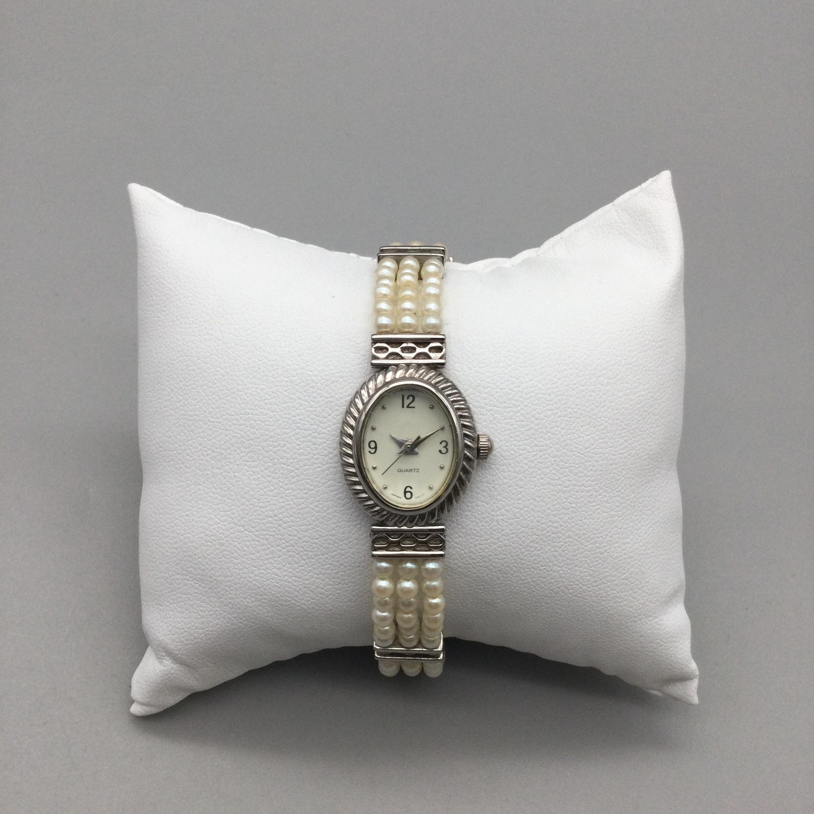 Faux Peal Beaded Band Womens Watch 18mm Silver Tone Oval New Battery 7.5″