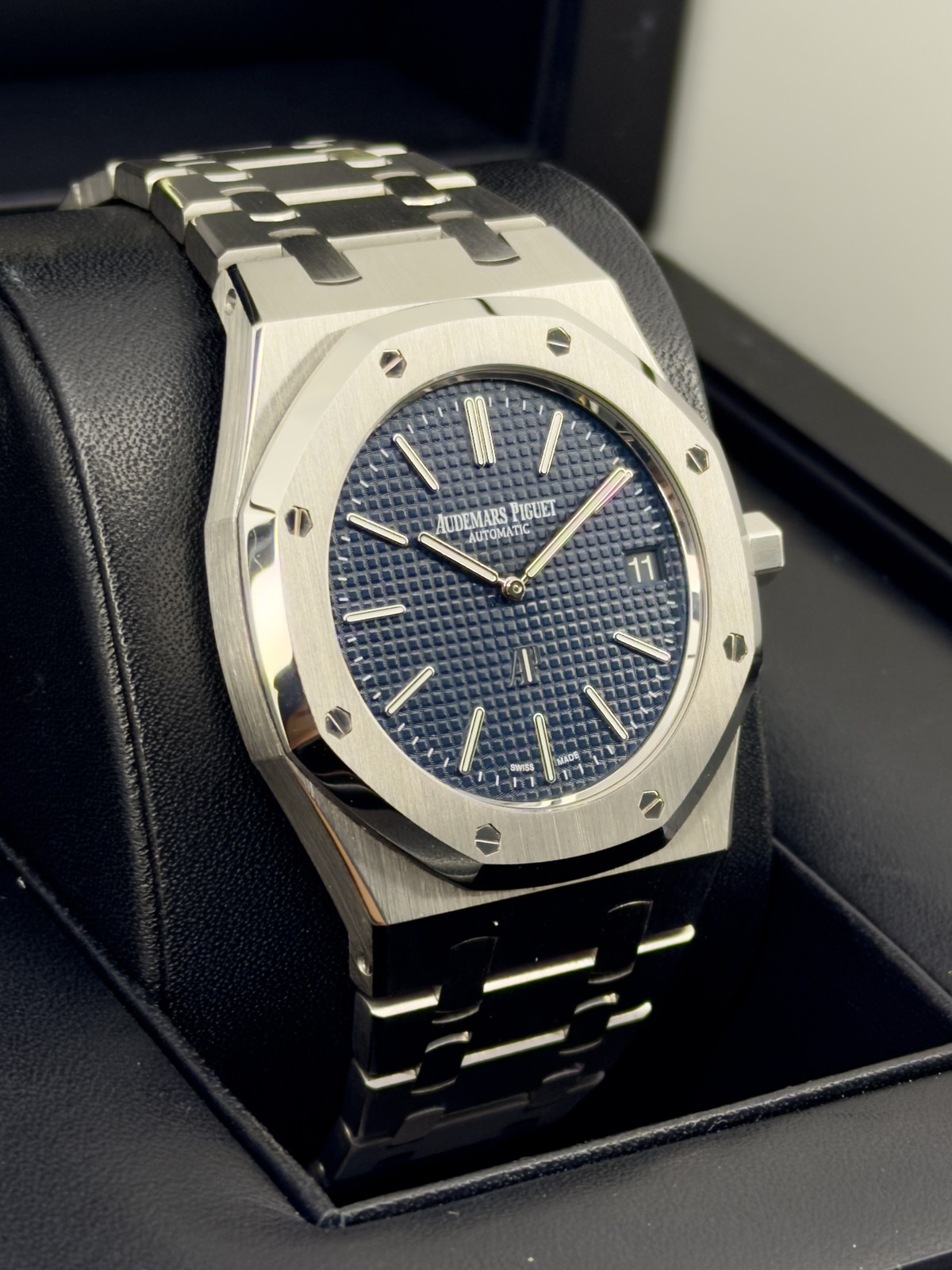 Audemars Piguet Royal Oak “Jumbo” Extra-Thin Blue Dial on Bracelet