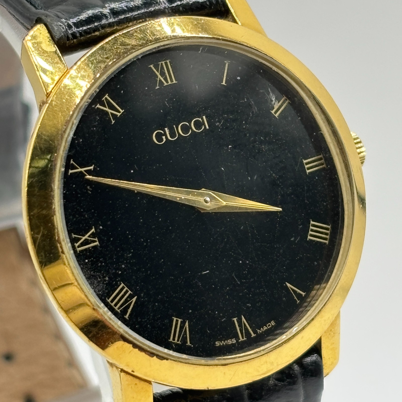 Vintage Gucci 2200M Gold Tone Black Dial Roman Numerals Swiss Quartz Watch