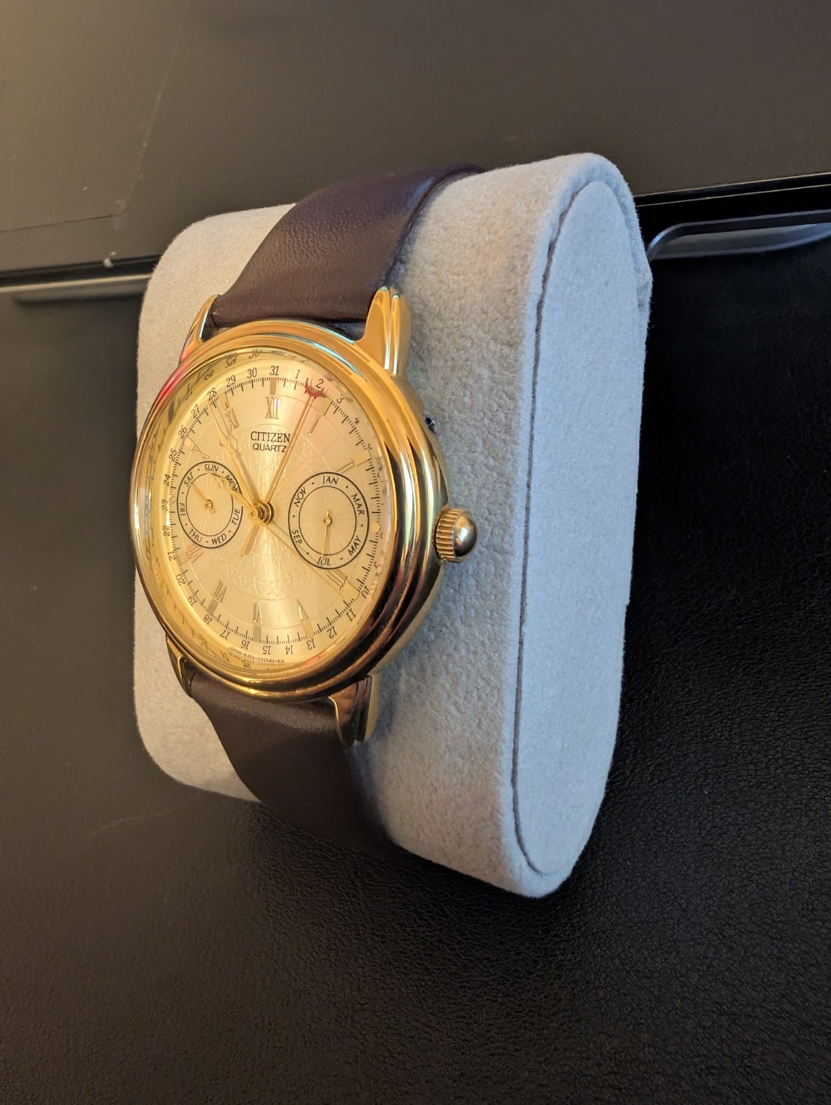 Vintage Citizen Elegance Triple Calendar Watch 6355-G31191 Pointer Date RUNS!!!