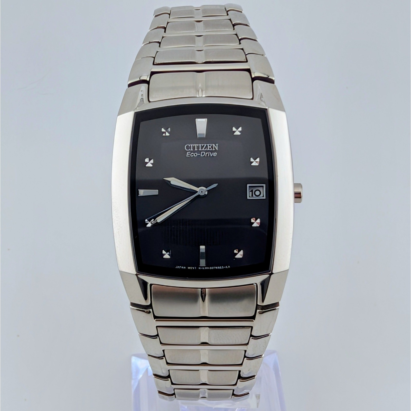 Citizen Eco-Drive E111-S049385 Tonneau Black Dial SS Men’s Watch Box Papers
