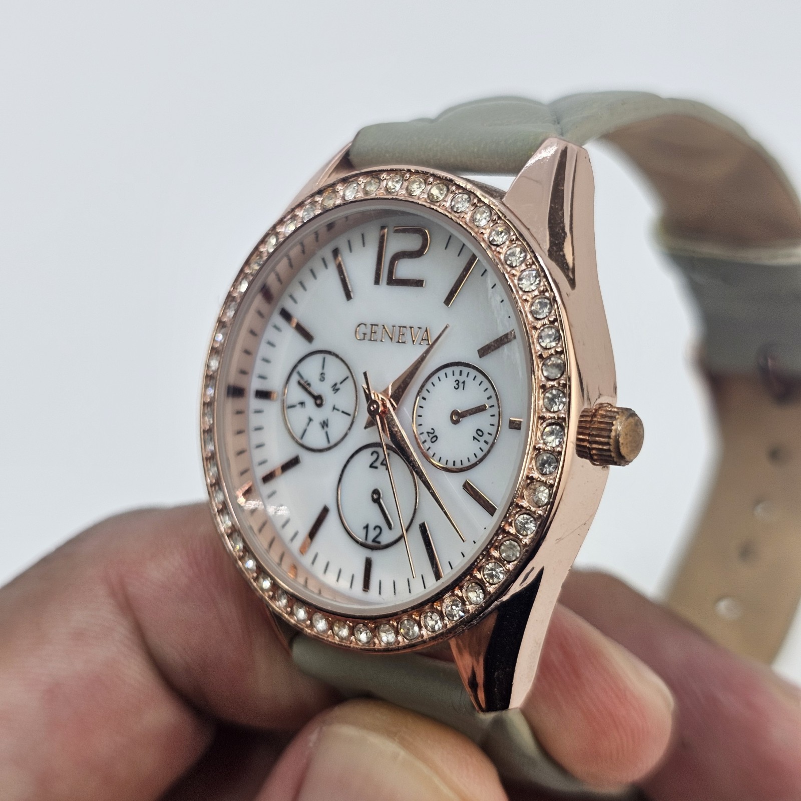 36MM Women’s Watch White Dial Gray Faux Leather Bands New Battery