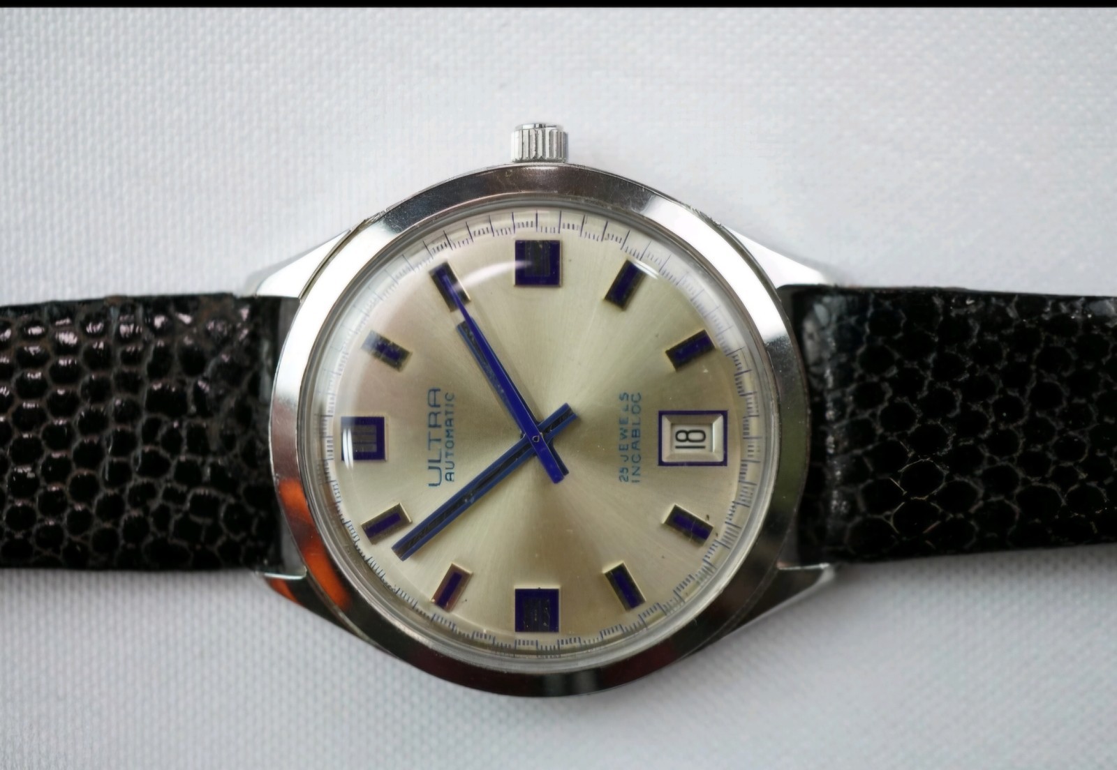 ULTRA AUTOMATIC 25 JEWELS INCABLOC Vintage Swiss Made 1970s Date Steel