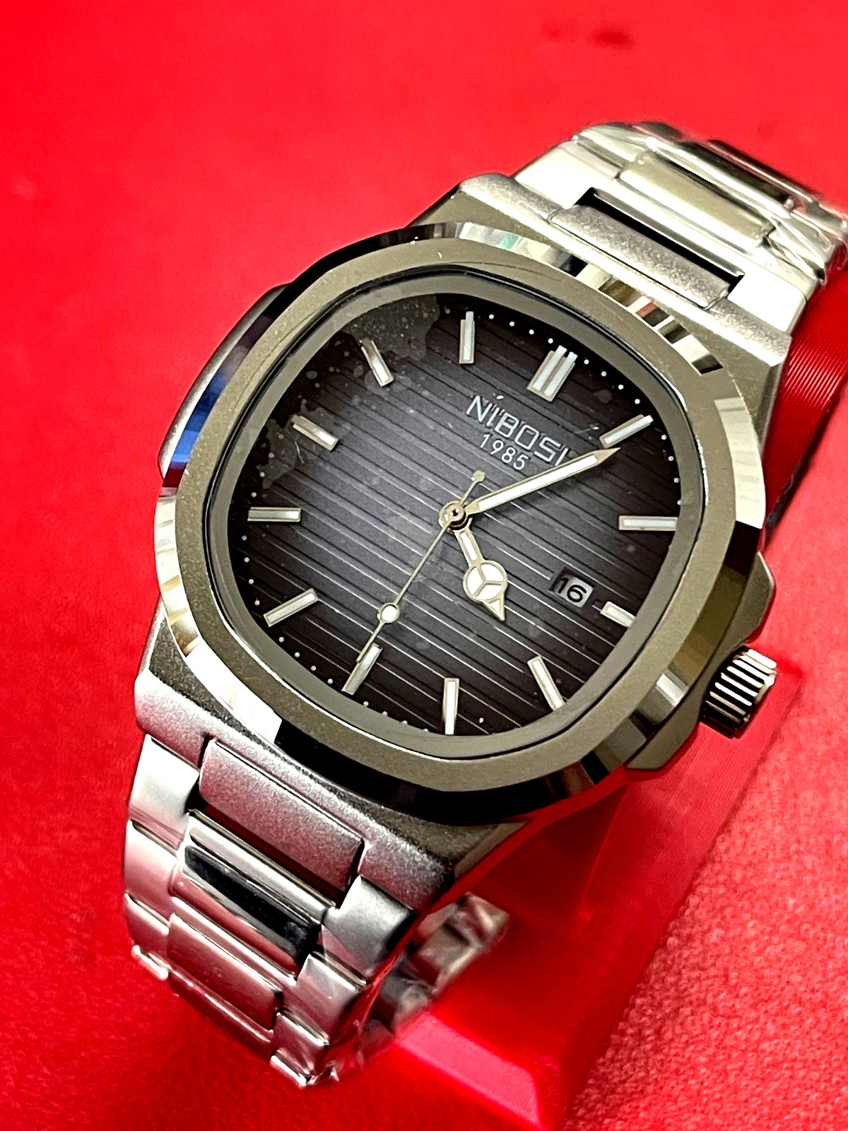 Nibosi Mens watch SS band Great DIAL Classic design NEW NEW –look