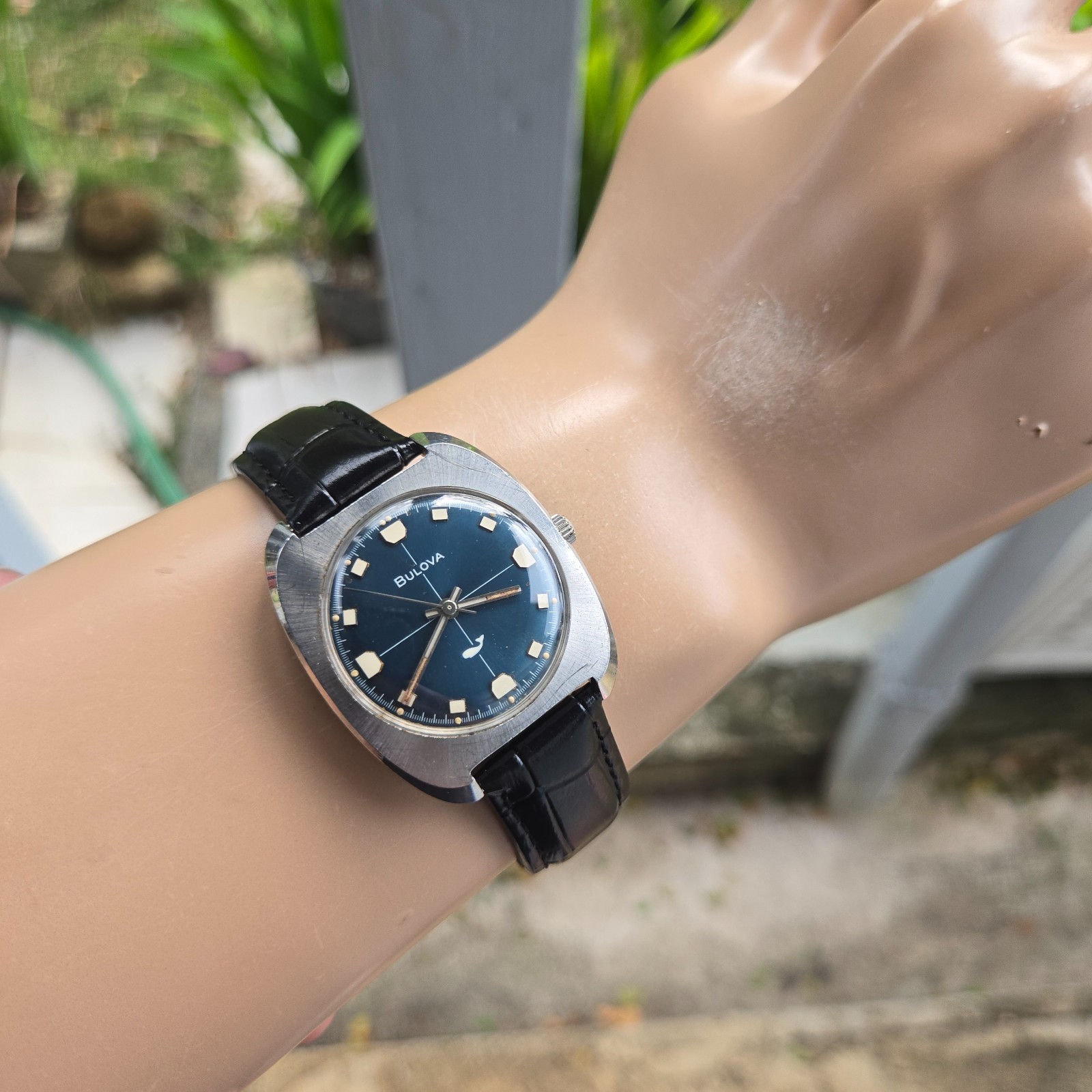 Vintage BULOVA Seaking men’s manual wind watch Blue Crosshair dial 1970