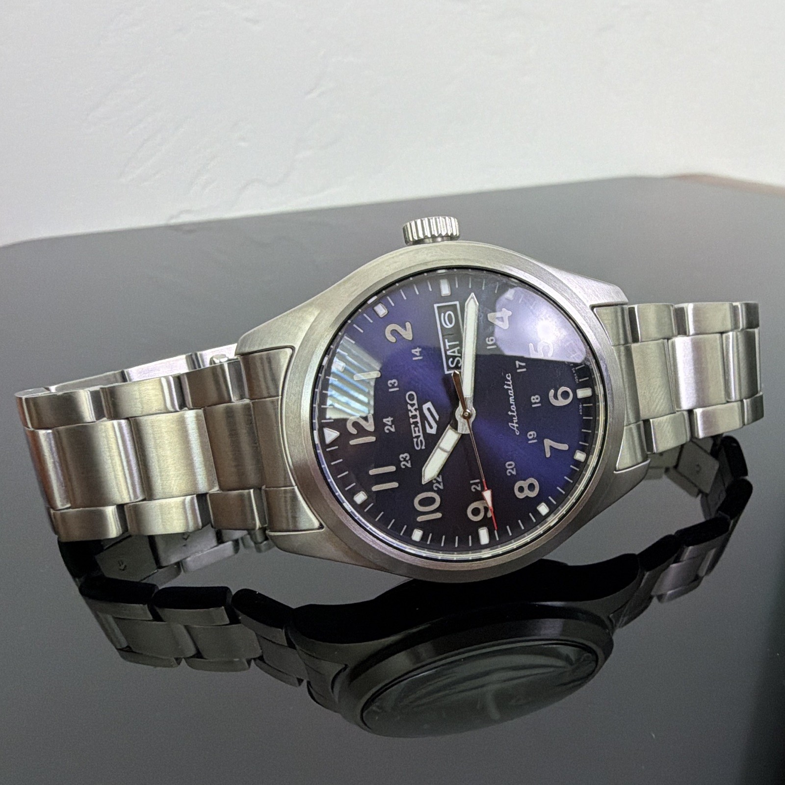Seiko 5 Automatic Blue Dial Day/Date 40mm Steel Bracelet 100m w/ Box