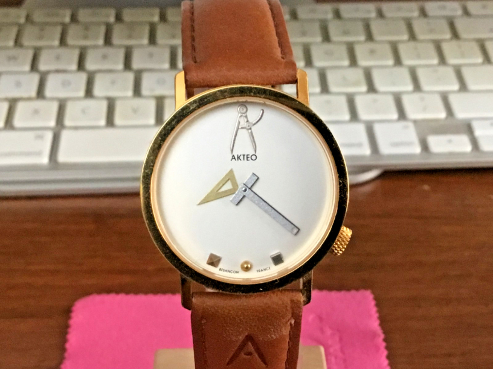 AKTEO Watch Architect in yellow gold top w/ Brown leather strap
