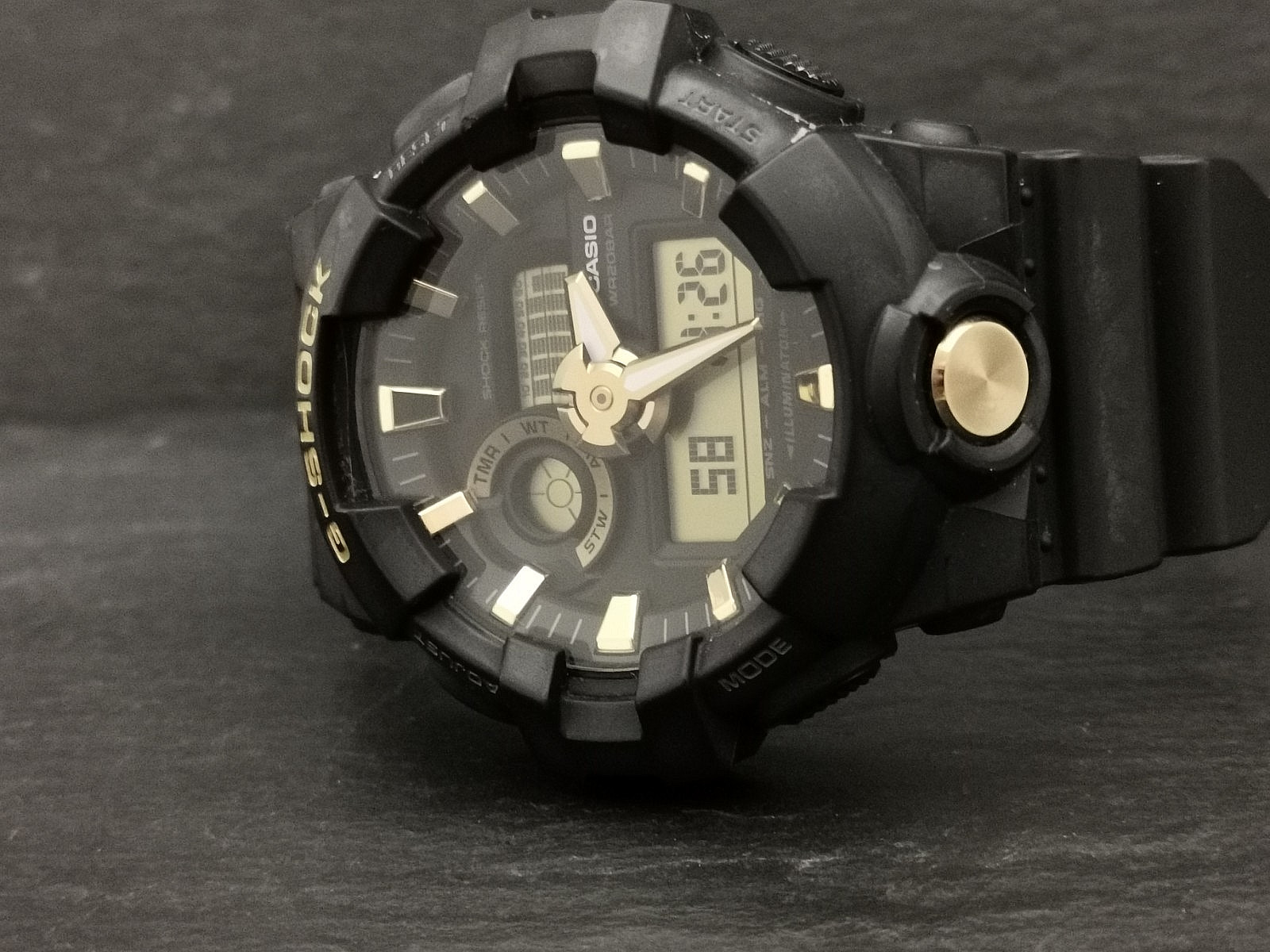 Mens Casio G-Shock Watch. 200m. GA-710B. 5522. Fully Working.