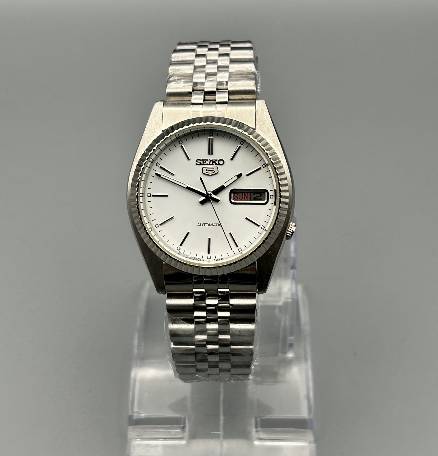 Seiko 5 SNXJ Automatic 7009 White Dial Fluted Day/Date Men’s Wrist Watch Japan